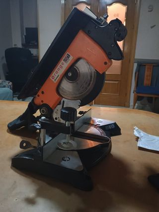Ingletadora profesional. Esta muy cuidada 