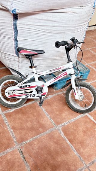 Bicicleta Infantil 12 WST 512 tiene ruedines