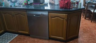Cocina completa con armarios y cajones