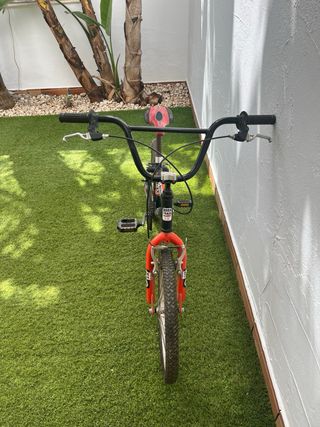 Bicicleta BMX Infantil Negra y Roja