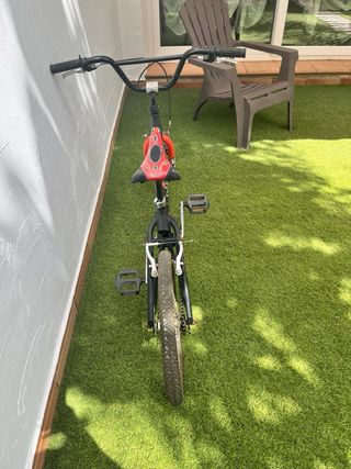 Bicicleta BMX Infantil Negra y Roja