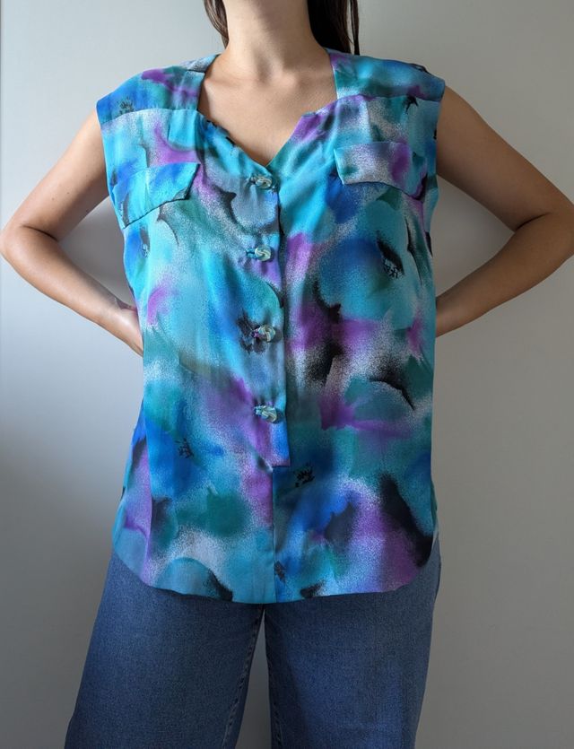 Blusa fatta a mano con fantasia floreale