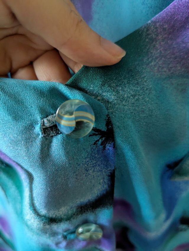 Blusa fatta a mano con fantasia floreale