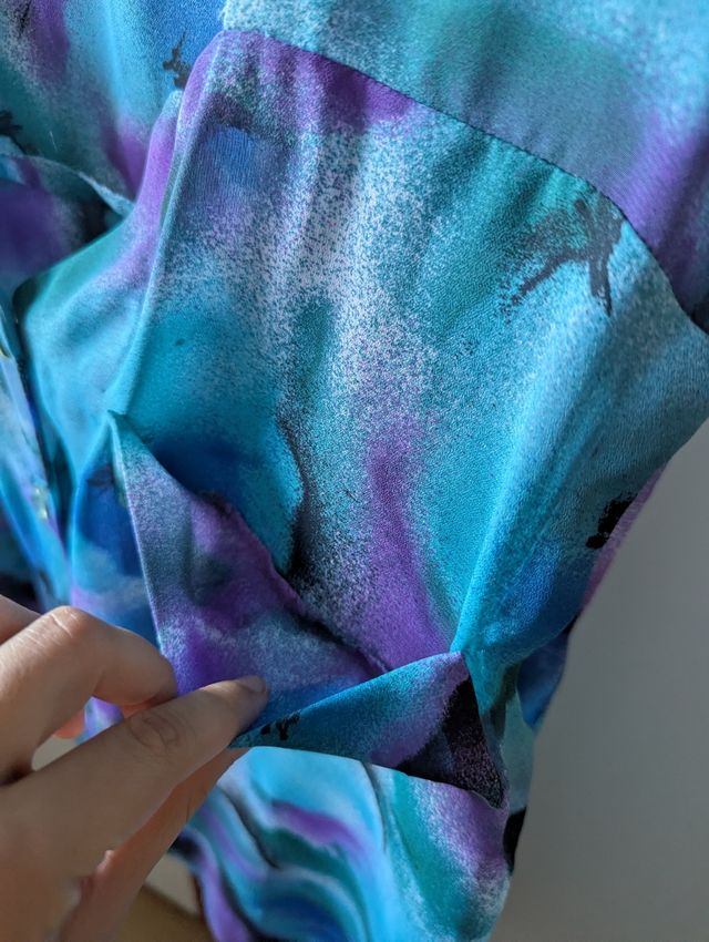 Blusa fatta a mano con fantasia floreale