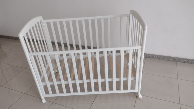 Culla bianca per bambini