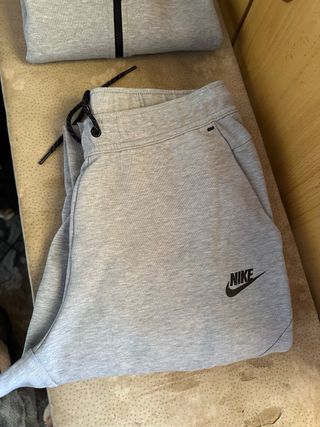 Conjunto Nike Tech Gris