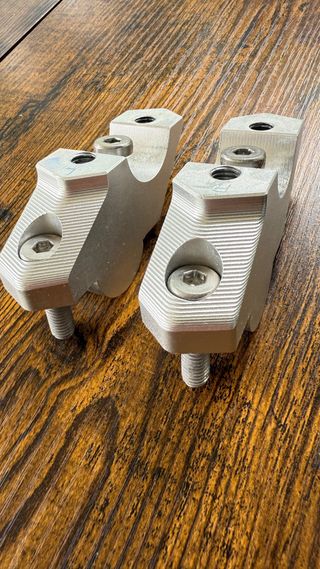 ELEVADOR DE MANILLAR UNIDO PARA BMW F900GS / F850G
