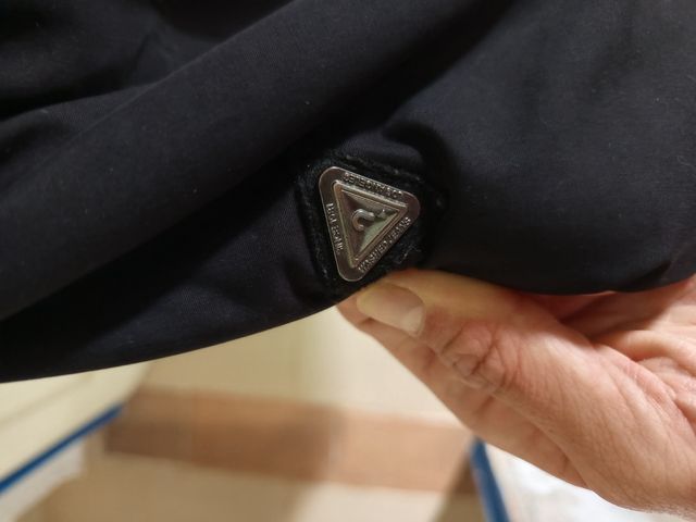 Chaqueta Guess Negra