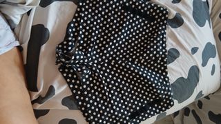 Pantalones de lunares negros y blancos
