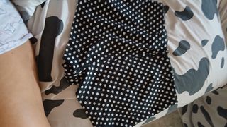 Pantalones de lunares negros y blancos
