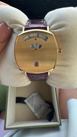 Reloj Gucci Grip 35 MM correa en piel de caimán