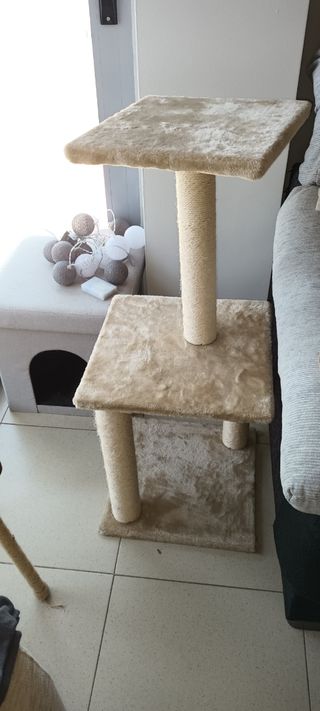 Torre para gatos de tela y sisal