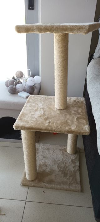 Torre para gatos de tela y sisal