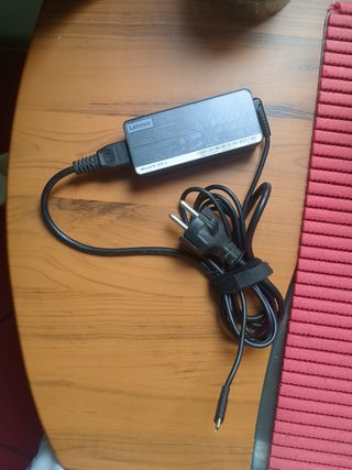 Cargador Lenovo 65W USB C