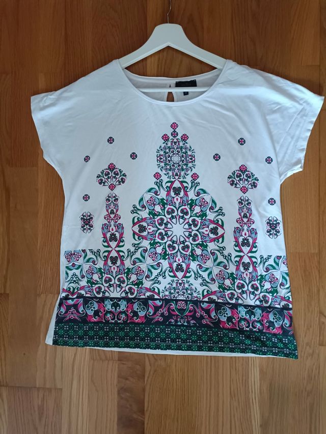Camiseta ANTEA blanca estampada