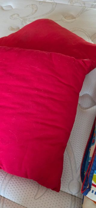 Colcha infantil estampada de coches con cortina