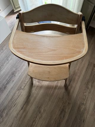 Trona de madera evolutiva