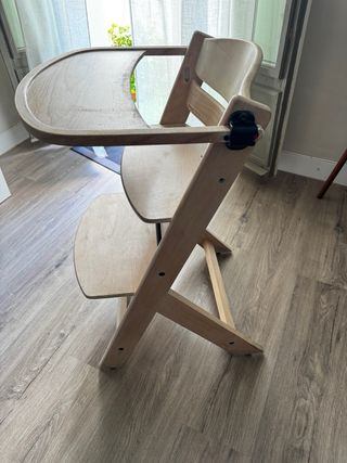 Trona de madera evolutiva