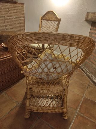 Conjunto de mesa y 3 sillones de mimbre