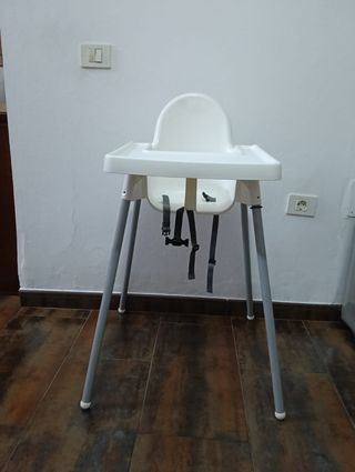 Trona blanca para bebé