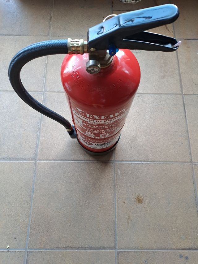 6 Extintores 6 kg Polvo ABC con soporte