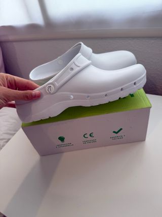 Zuecos Feliz Caminar Talla 42 Blancos