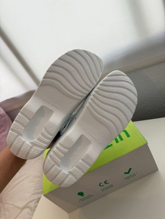 Zuecos Feliz Caminar Talla 42 Blancos