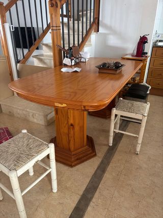 Mesa de comedor de madera