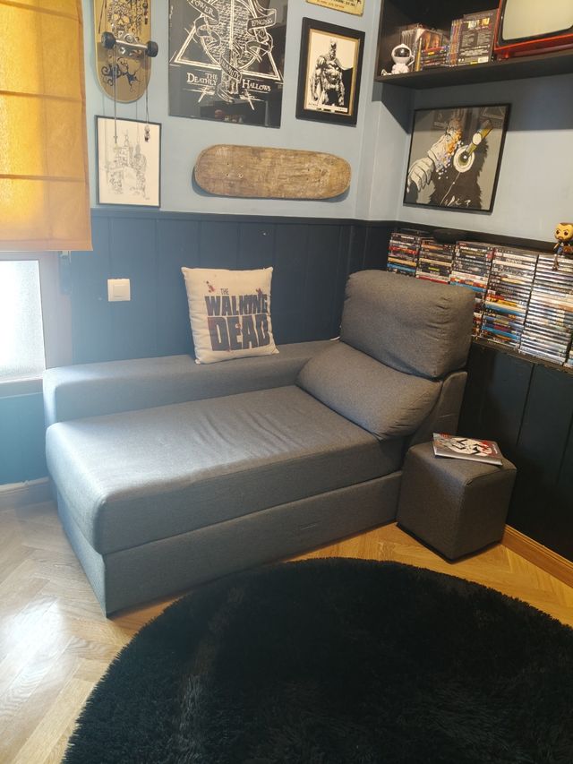 Chaiselongue independiente gris.