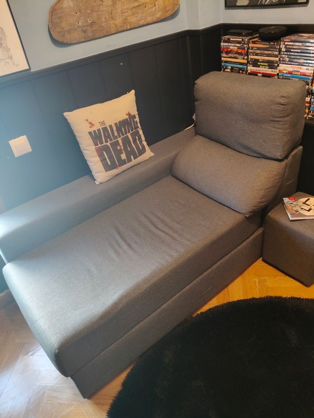 Chaiselongue independiente gris.