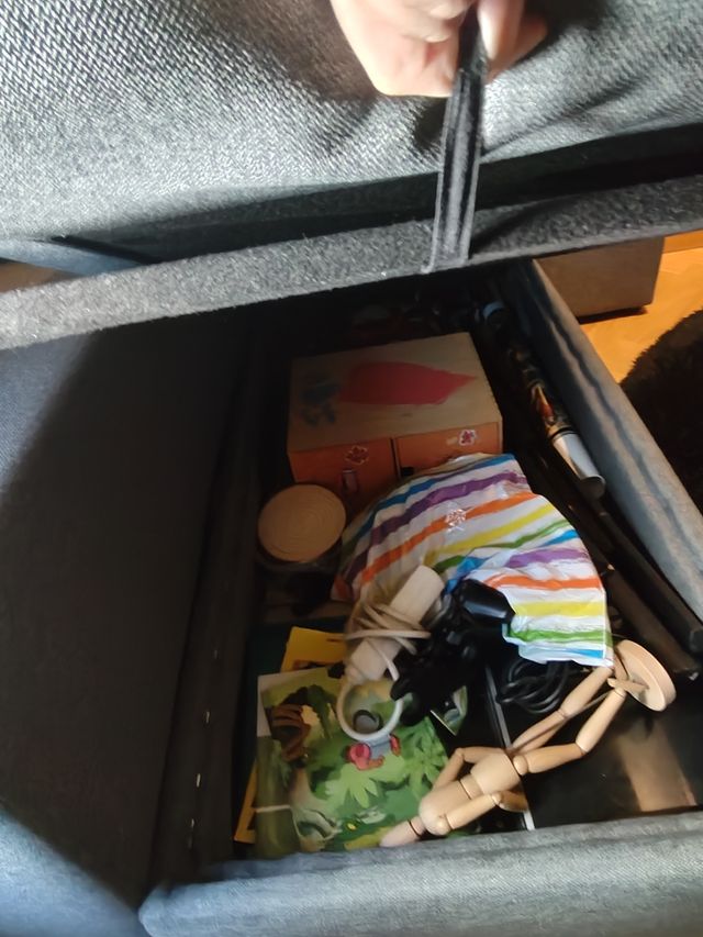 Chaiselongue independiente gris.