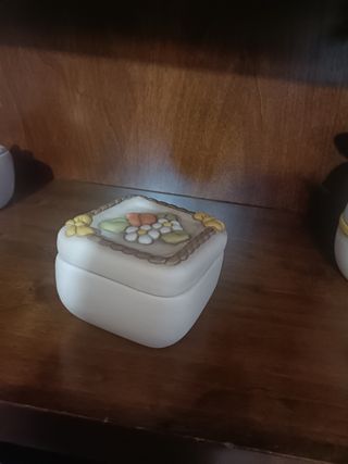 Scatola Thun decorata fiori