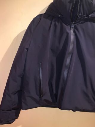 Parka corta Zara Negra