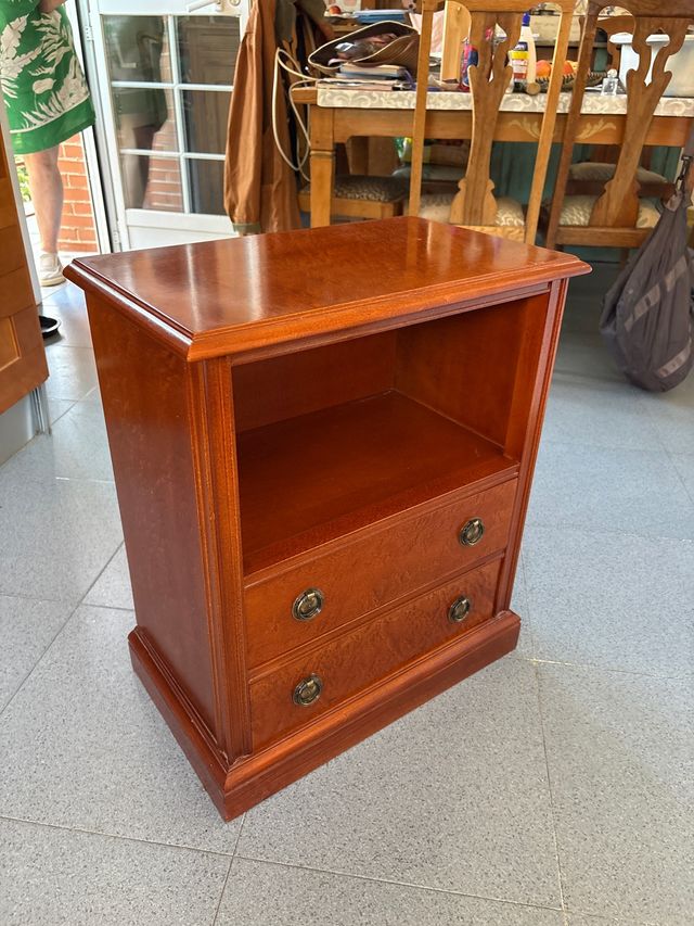 Mueble de madera con cajones