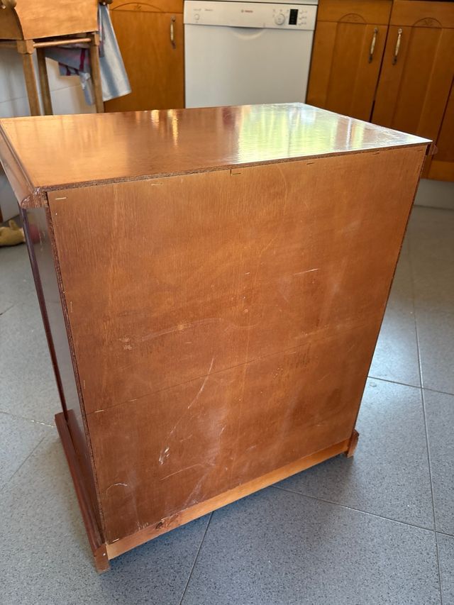 Mueble de madera con cajones