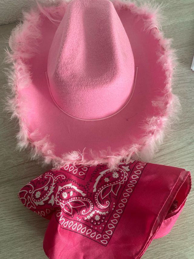 Gorro Vaquera Rosa con Pañuelo