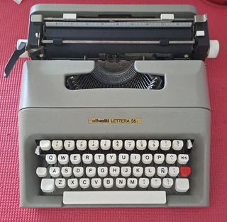 Máquina de escribir Olivetti Lettera 35