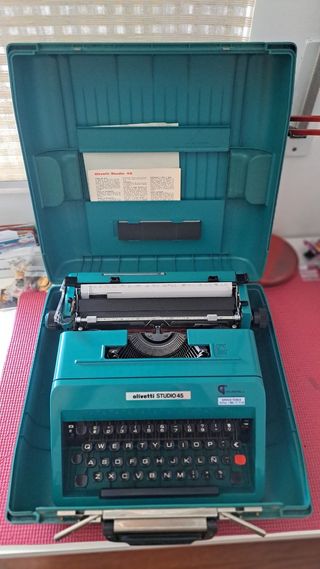 Máquina de escribir Olivetti Studio 45
