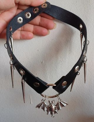 Collar Punk Murciélago Negro y Plateado