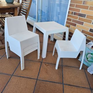 Mesa y 2 Sillas Plástico Niños Blancas