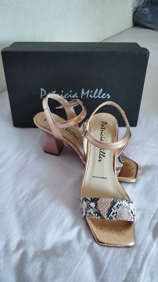 Sandalias Patricia Miller Doradas y Multicolor