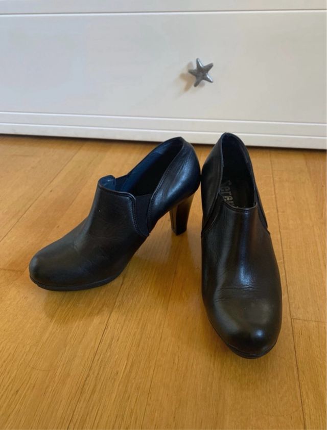 Botines de piel negros