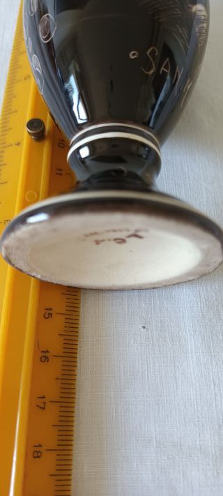 Vasetto in ceramica marrone con manico