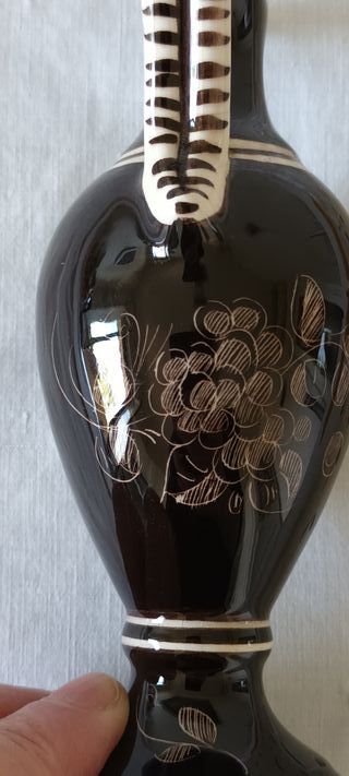 Vasetto in ceramica marrone con manico