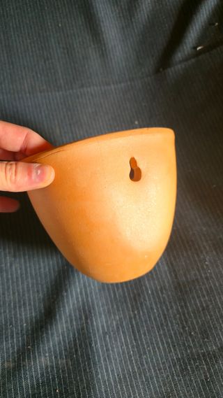 Vaso de parede em barro