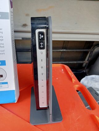 Router Netgear N300 Wireless DSL Modem