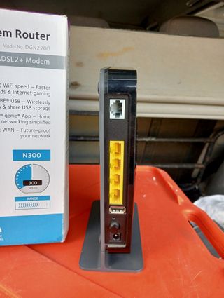 Router Netgear N300 Wireless DSL Modem