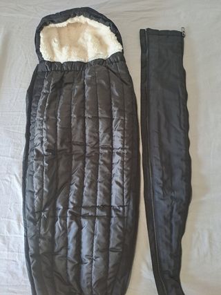 Abrigo premamá negro con capucha