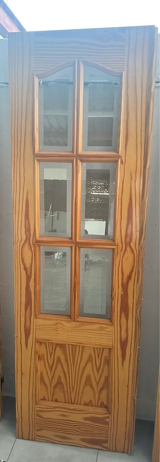 Puerta madera con cristal