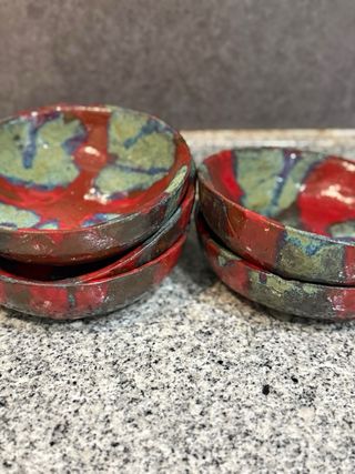 Cazuelas de cerámica con diseño
